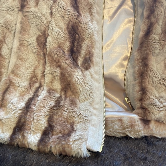 Calvin Klein Faux Fur Vest - Picture 3 of 6